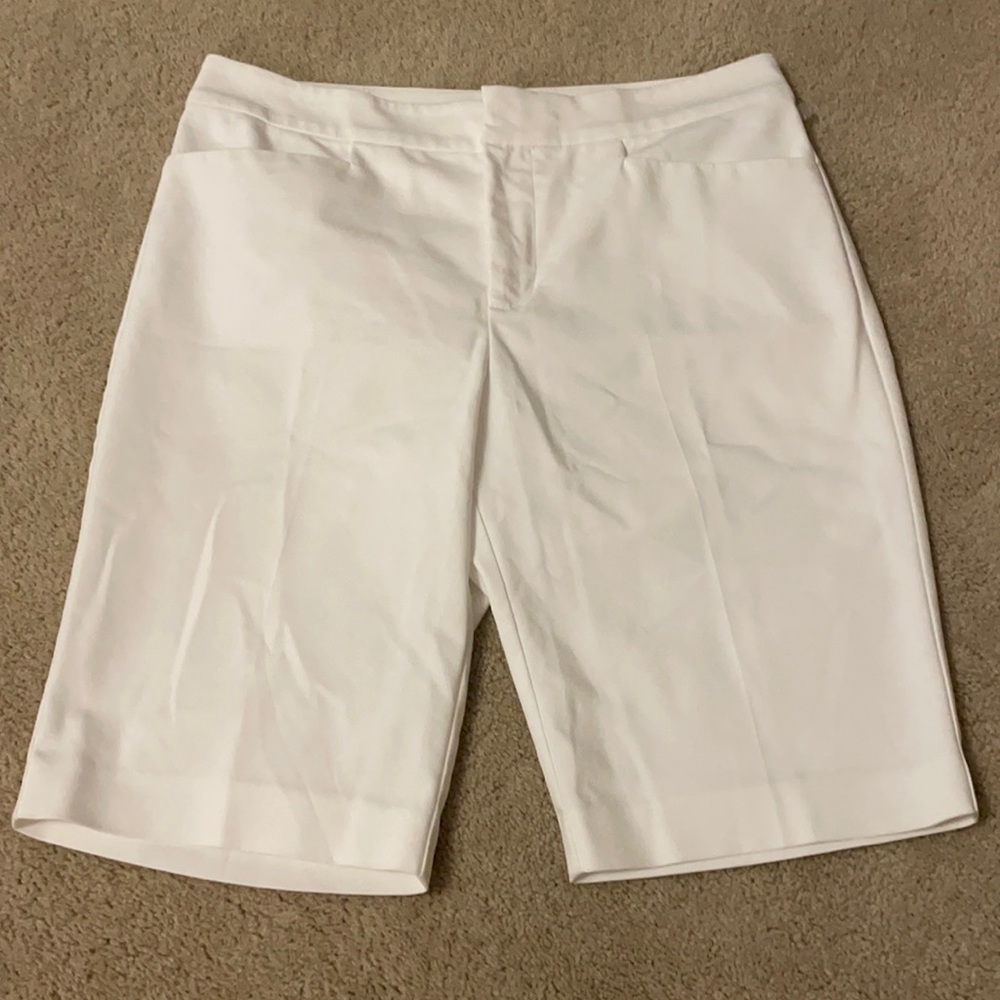 Women’s Size 10 Chaps Shorts. Ultra Clean. Bermuda (Long) Shorts.